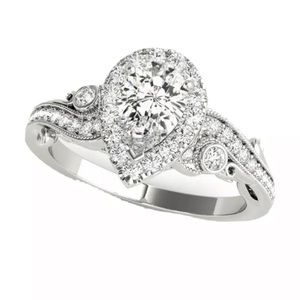 Beautiful white gold pear shaped engagement ring sz 7.